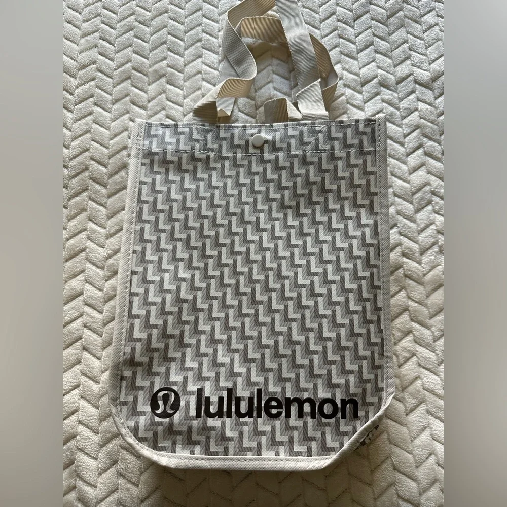 Lululemon New Print Large & Small Tan Re-Usable Bags